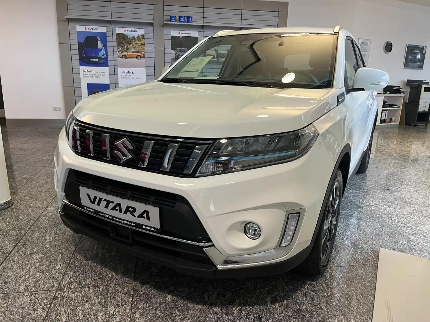 Suzuki Vitara 1.5 Comfort+ PDC*Kamera*Allrad*Panodach Weiß - 2