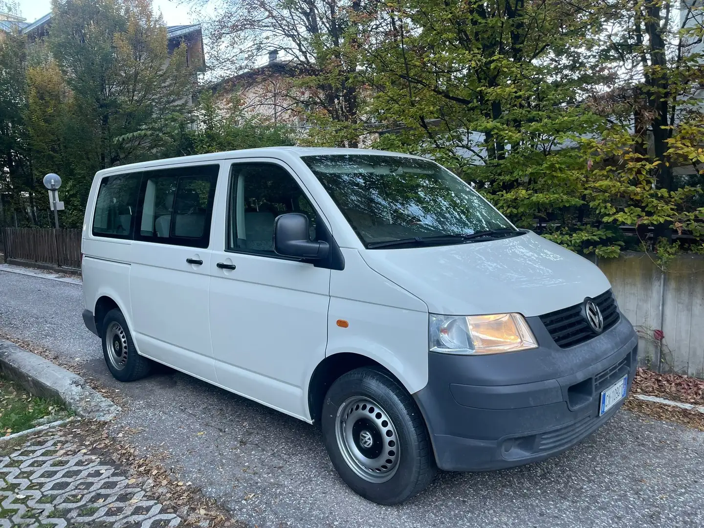 Volkswagen T5 Shuttle 2.5 TDI 174CV 9POSTI Blanco - 2