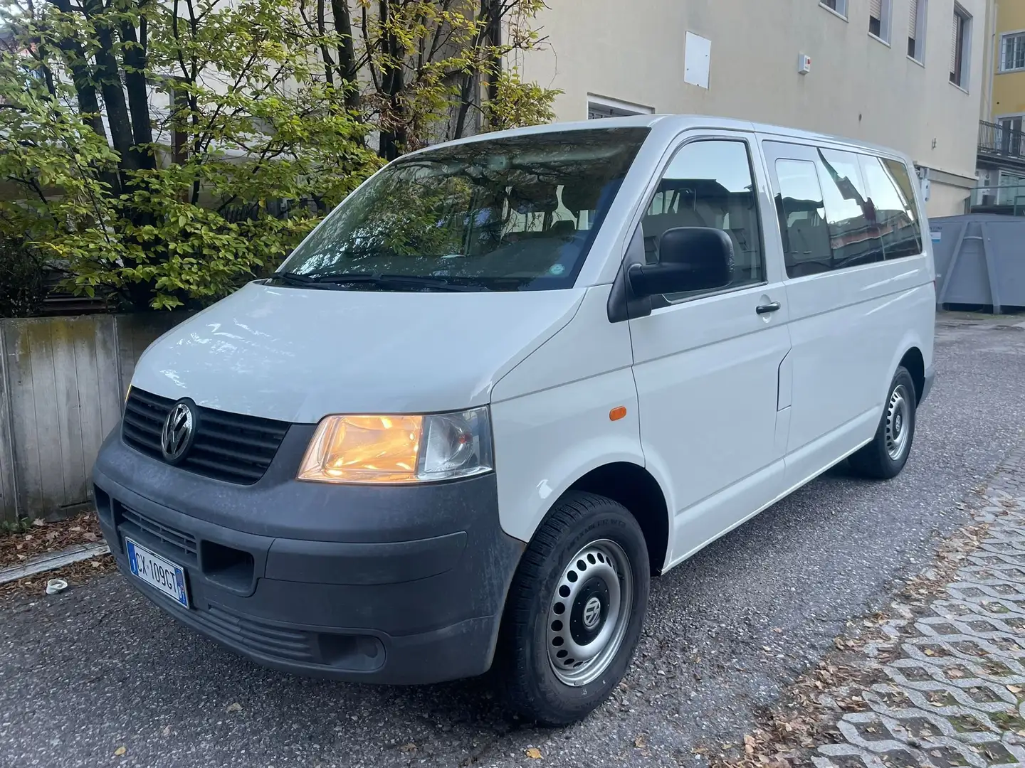 Volkswagen T5 Shuttle 2.5 TDI 174CV 9POSTI Blanco - 1