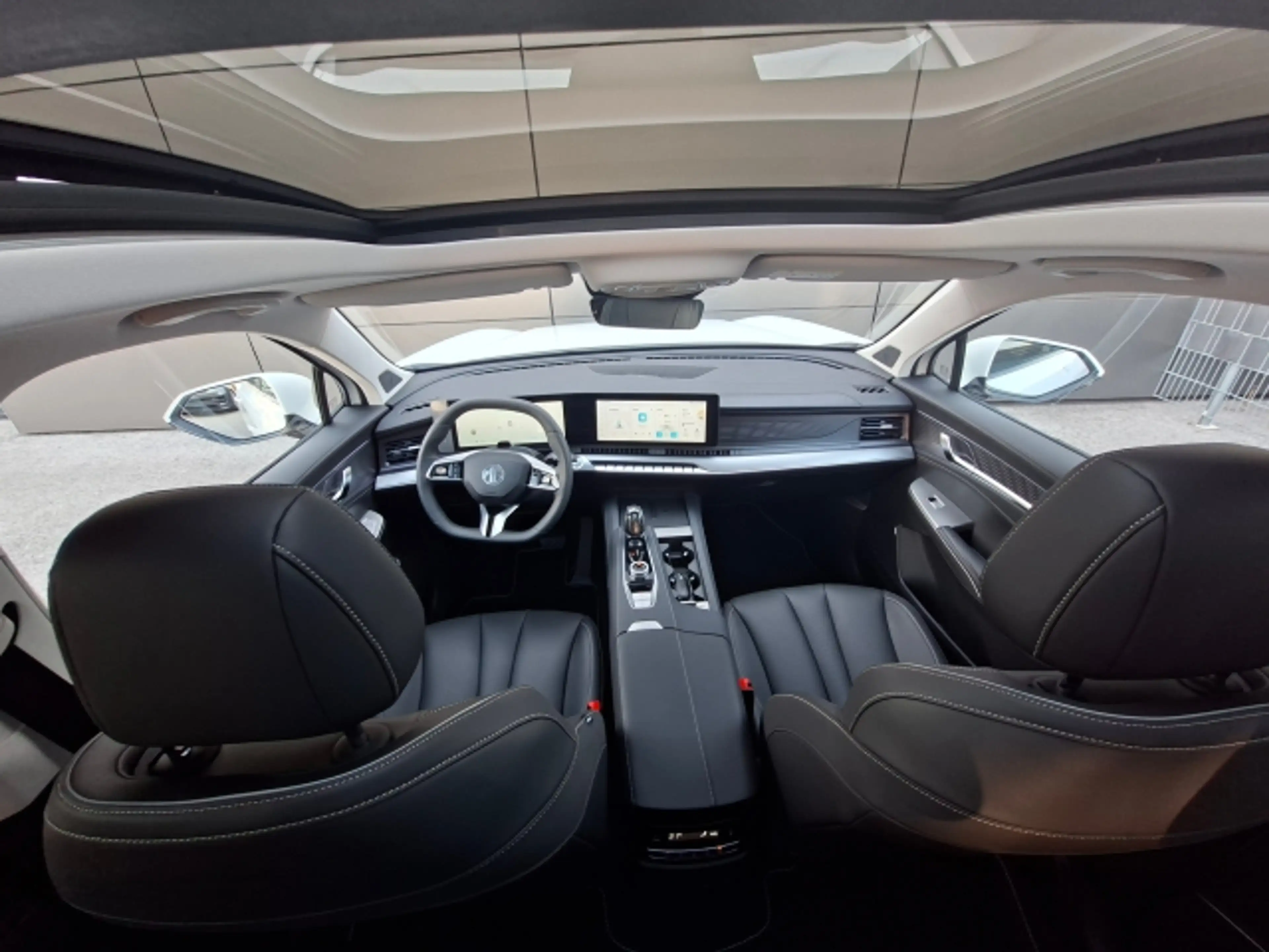MG MGS9 PHEV Luxury MY2 — photo 19