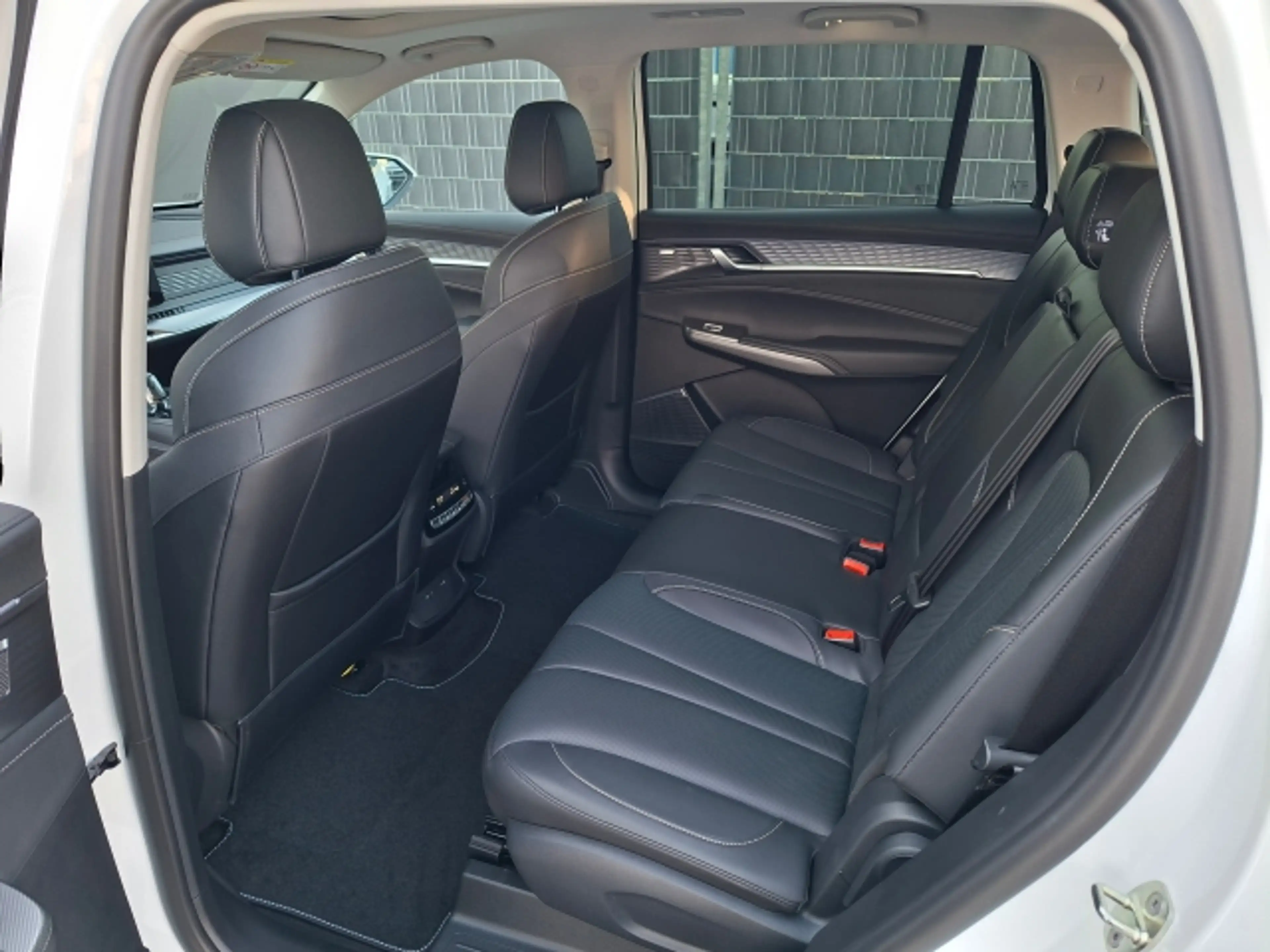 MG MGS9 PHEV Luxury MY2 — photo 17