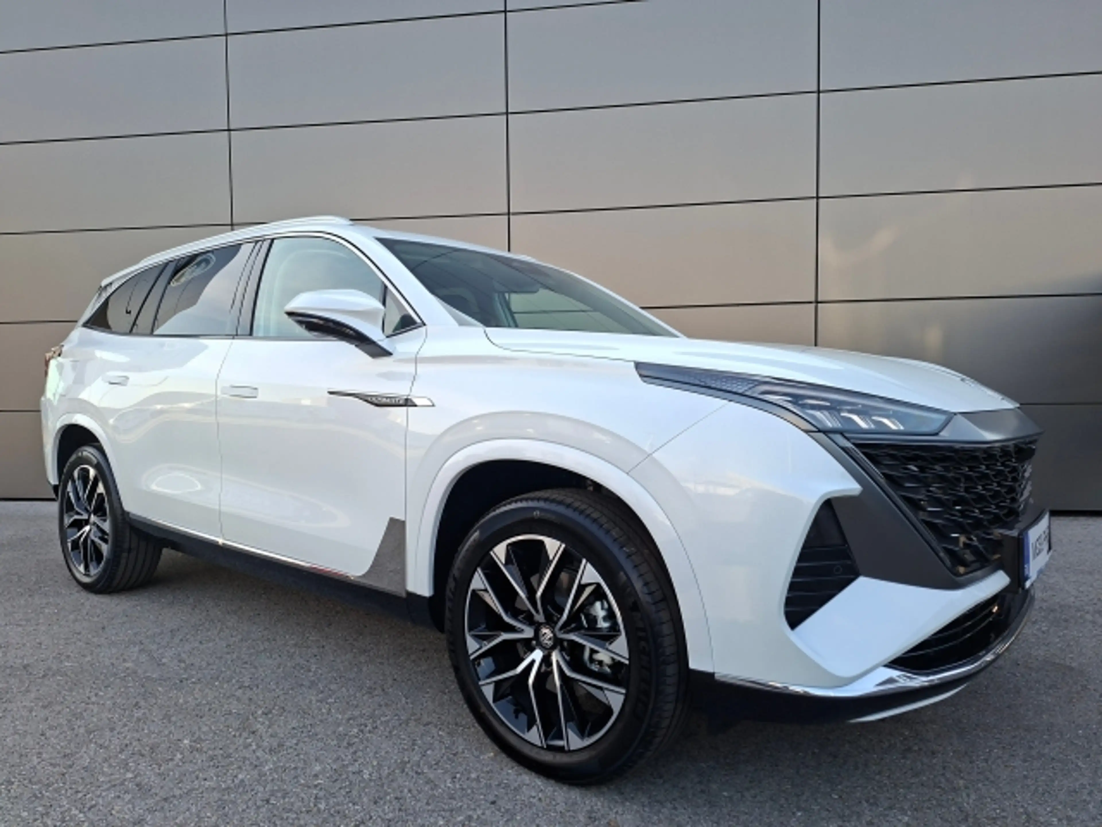 MG MGS9 PHEV Luxury MY2 — photo 25