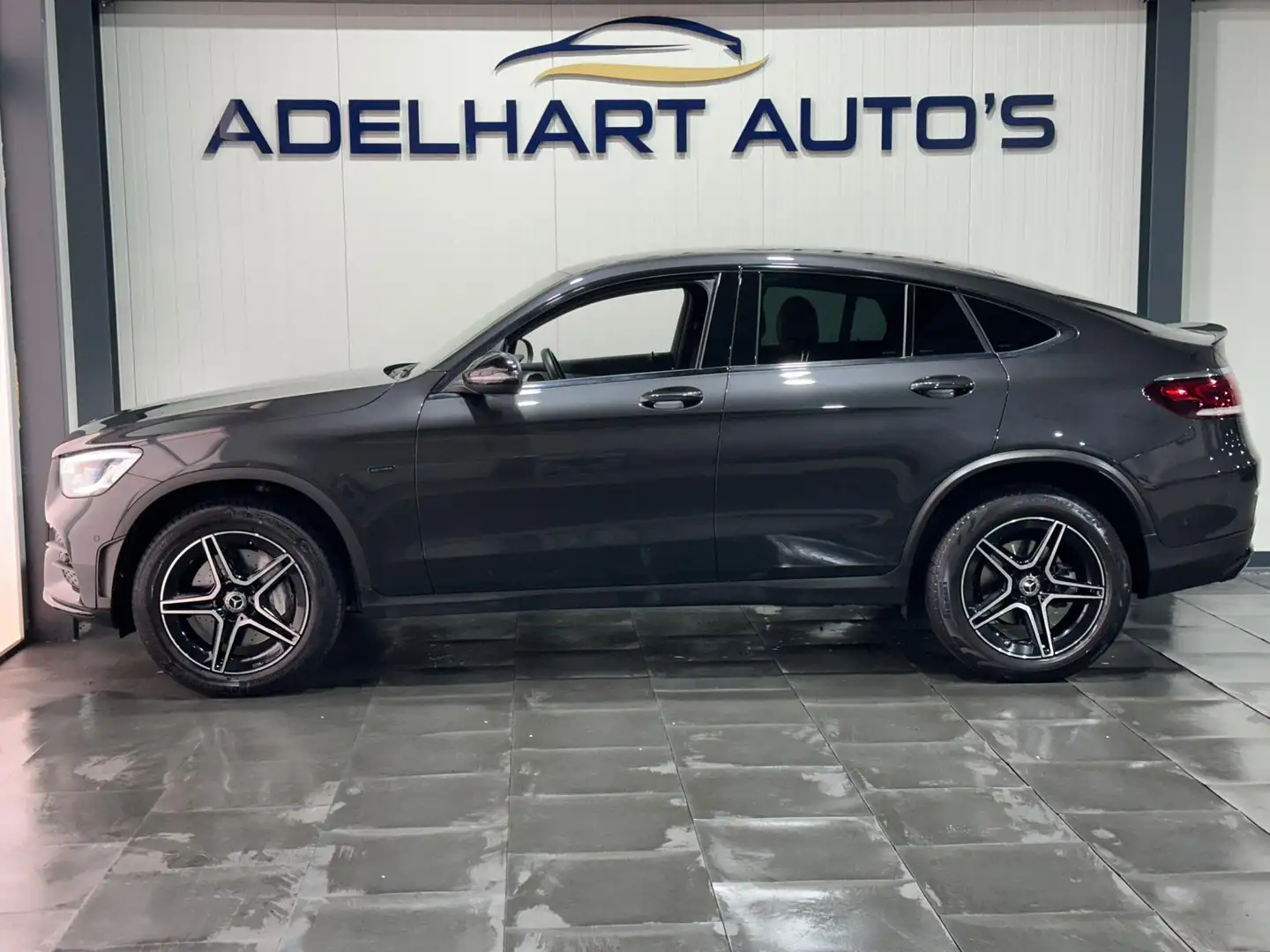 Mercedes-Benz GLC 300 Coupé 300e 4MATIC Business Solution AMG / Navigati Grijs - 2