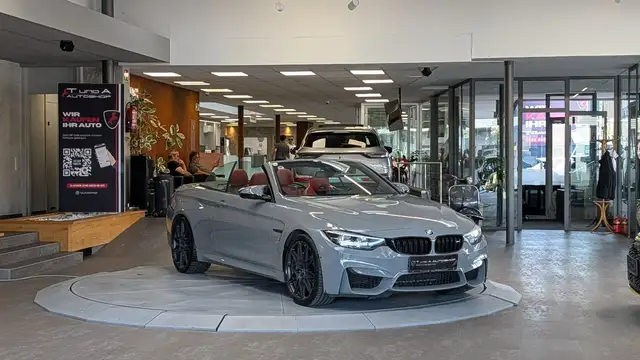 BMW M4 view 3