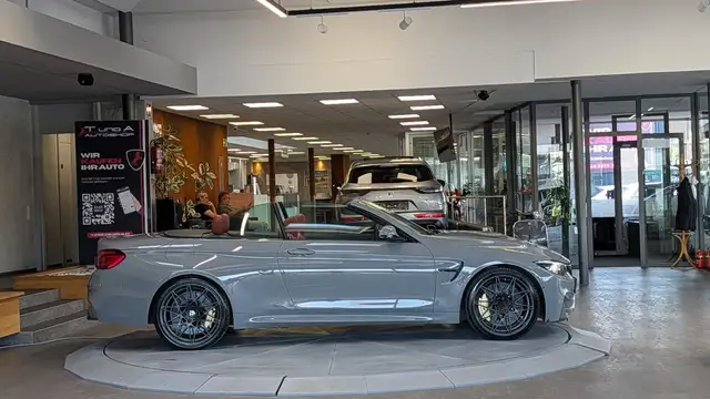BMW M4 view 4
