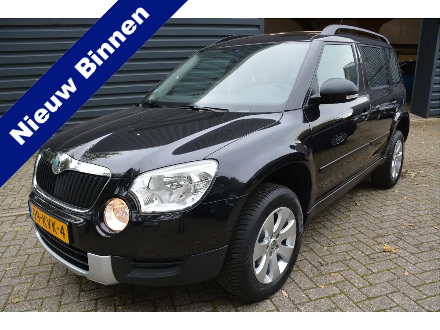 Skoda Yeti 1.2 TSI Active Plus Airco Trekhaak Zwart - 1