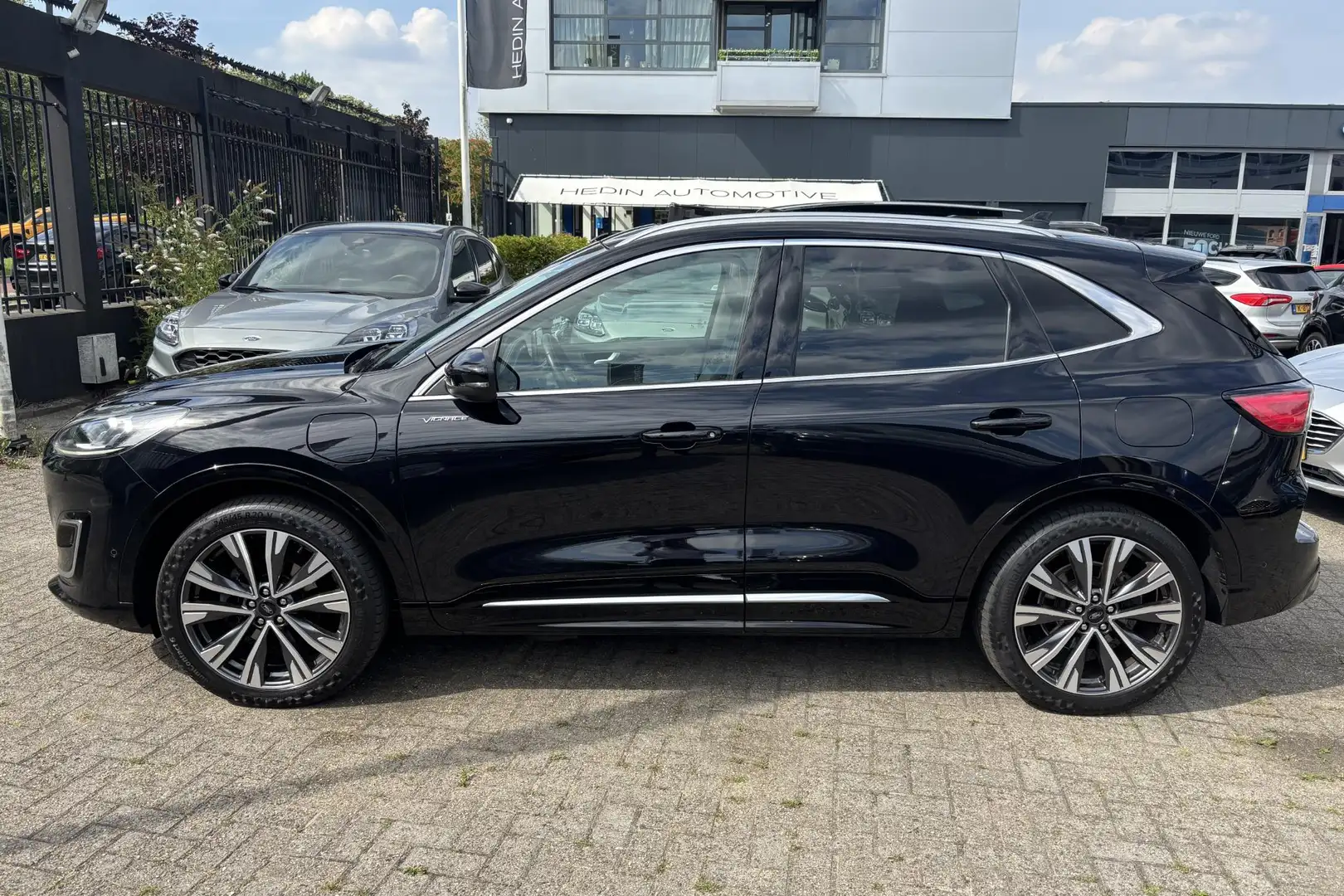 Ford Kuga 2.5 PHEV Vignale | Trekhaak | Panoramadak | Techno Zwart - 2
