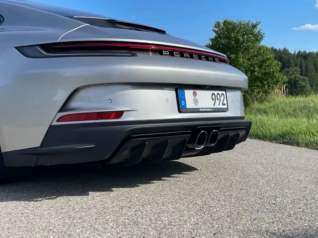 Porsche 992 view 15