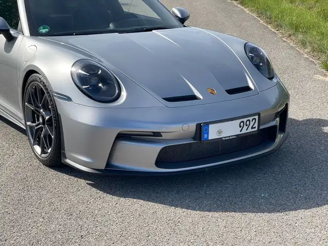Porsche 992 view 13