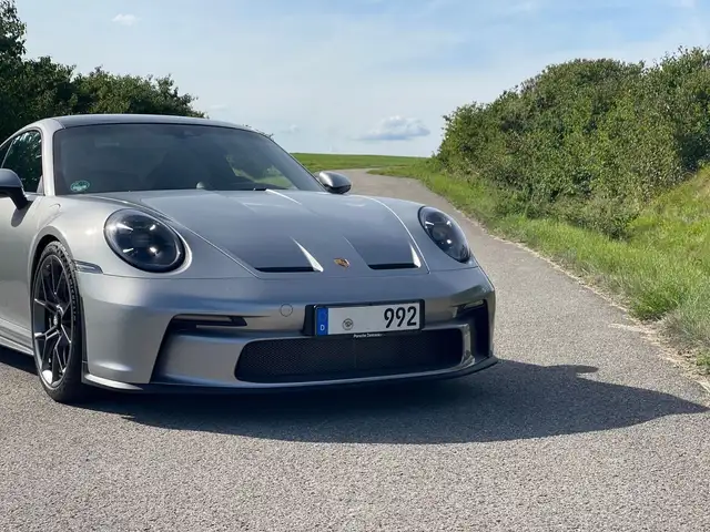 Porsche 992 view 12