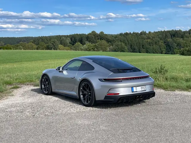 Porsche 992 view 10