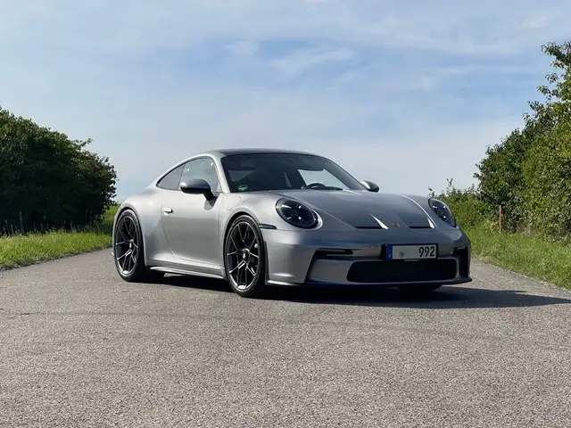 Porsche 992 view 11