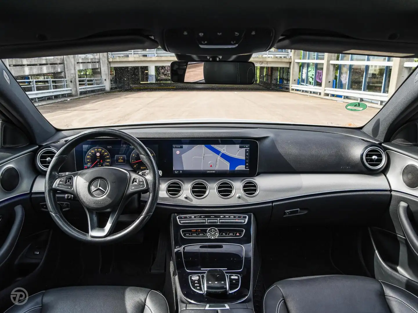 Mercedes-Benz E 200 AMG Line Panoramadak Leder Rondomzicht Camera LED Gris - 2