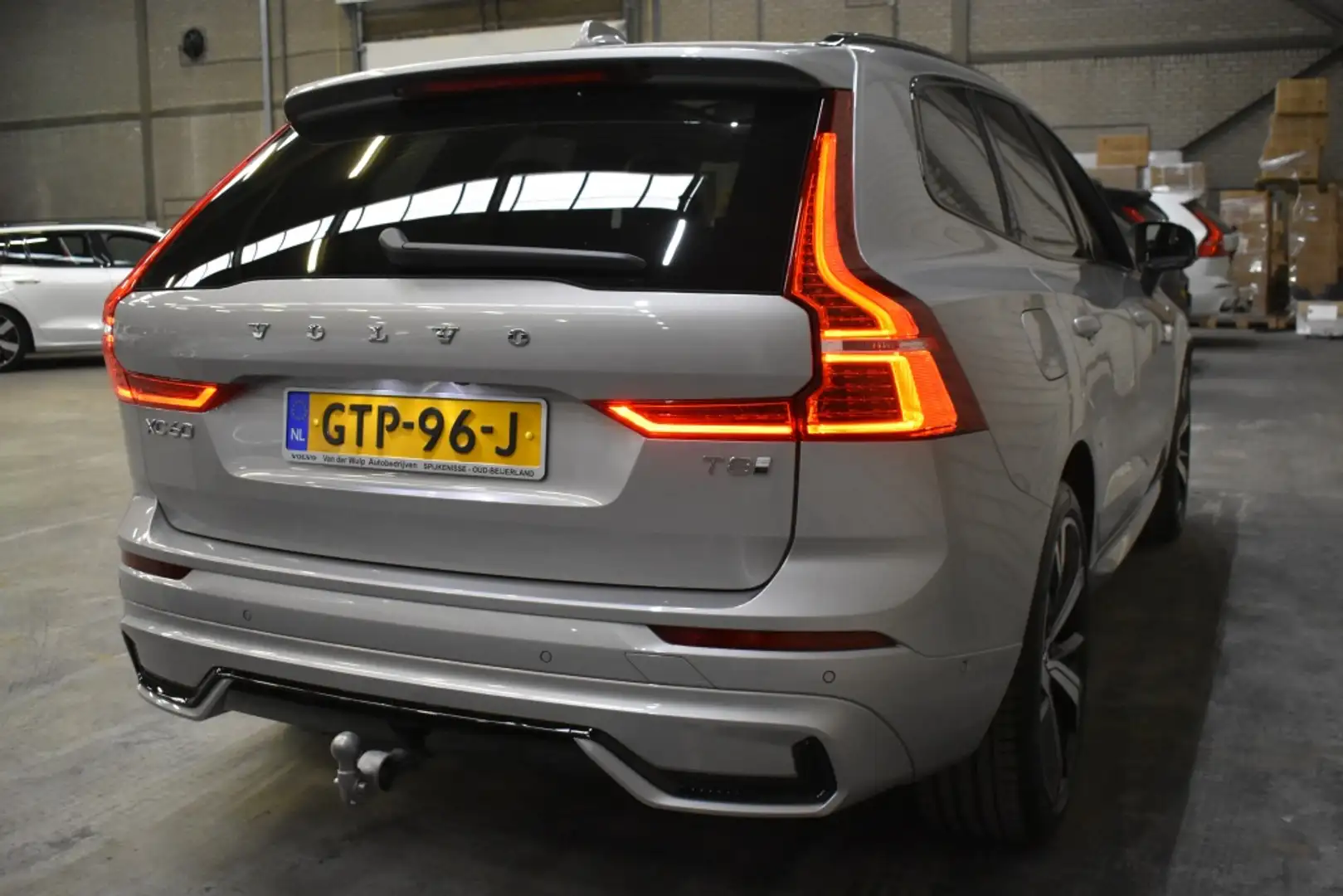 Volvo XC60 T8 455PK AWD Ultra Dark | Luchtvering | Trekhaak | Gris - 2