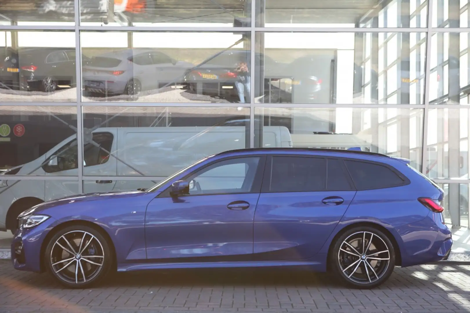 BMW 330 3-serie Touring 330i M-Sport Blau - 2