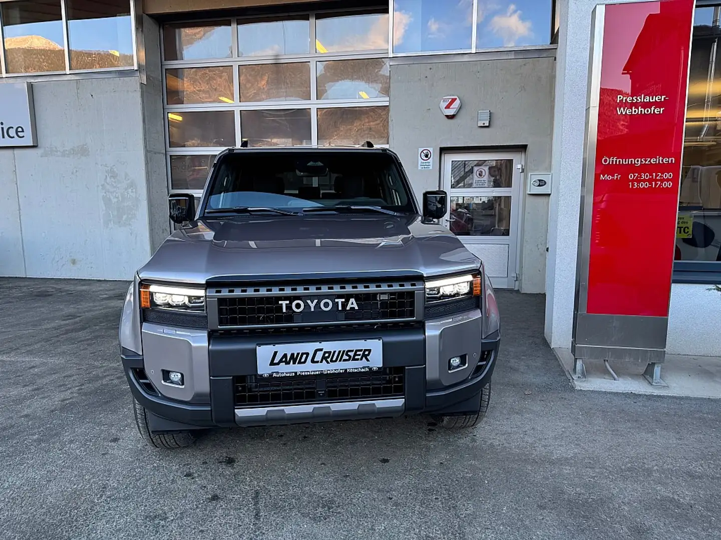 Toyota Land Cruiser Landcruiser Executive Brun - 2