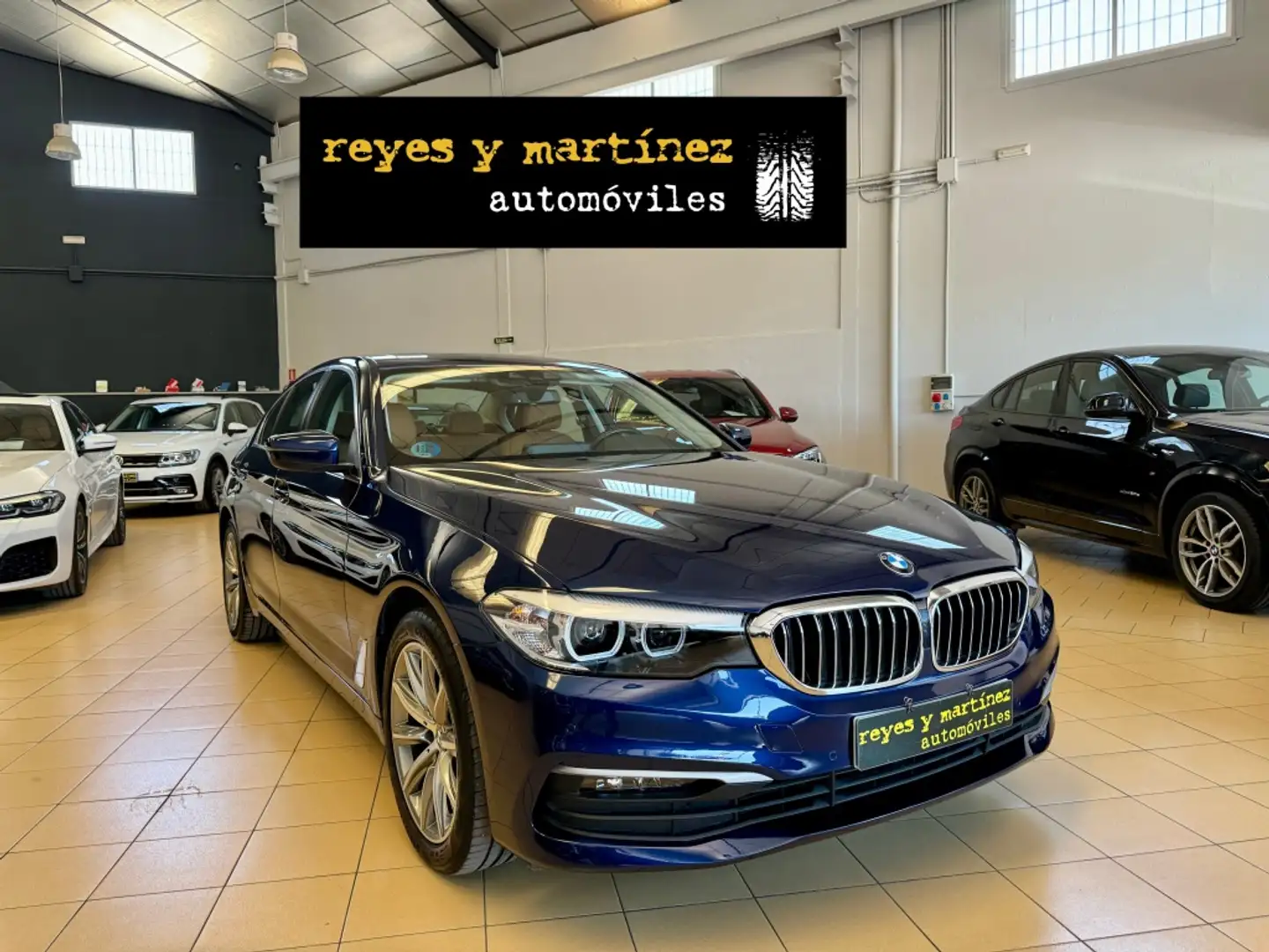 BMW 520 520dA Luxury Line Azul - 2