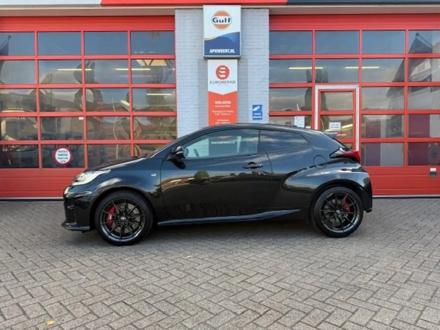 Toyota Yaris 1.6 GR PERFORMANCE KOMPACT Zwart - 2