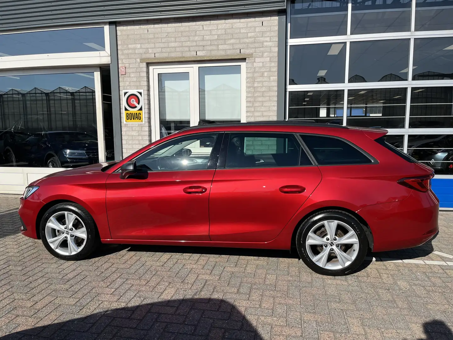 SEAT Leon Sportstourer 1.5 eTSI FR Business Intense / AUTOMA Rood - 2