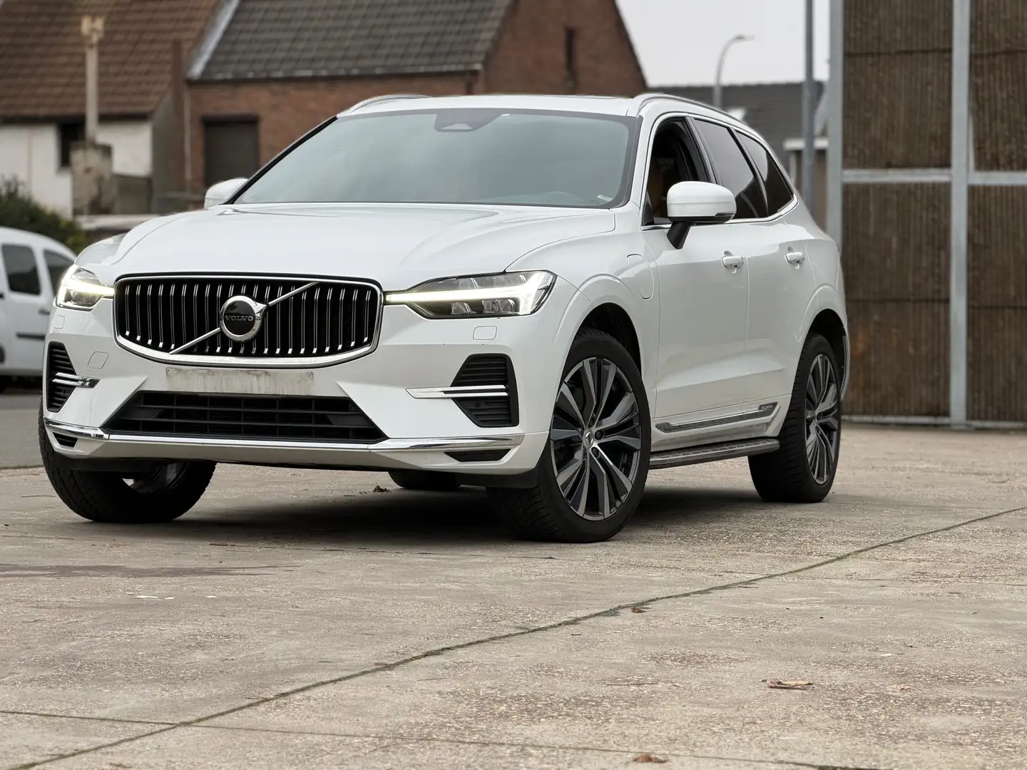 Volvo XC60 T6 AWD Polestar Engineerd-Plug In-2021-BTW-36co2 Белый - 1