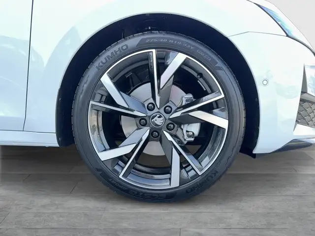 Skoda Octavia view 6