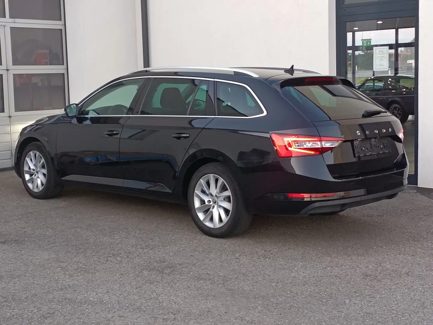 Skoda Superb Kombi 1,6 TDI Style DSG,Navi,Virtual,APP,Sitzheiz. Schwarz - 2