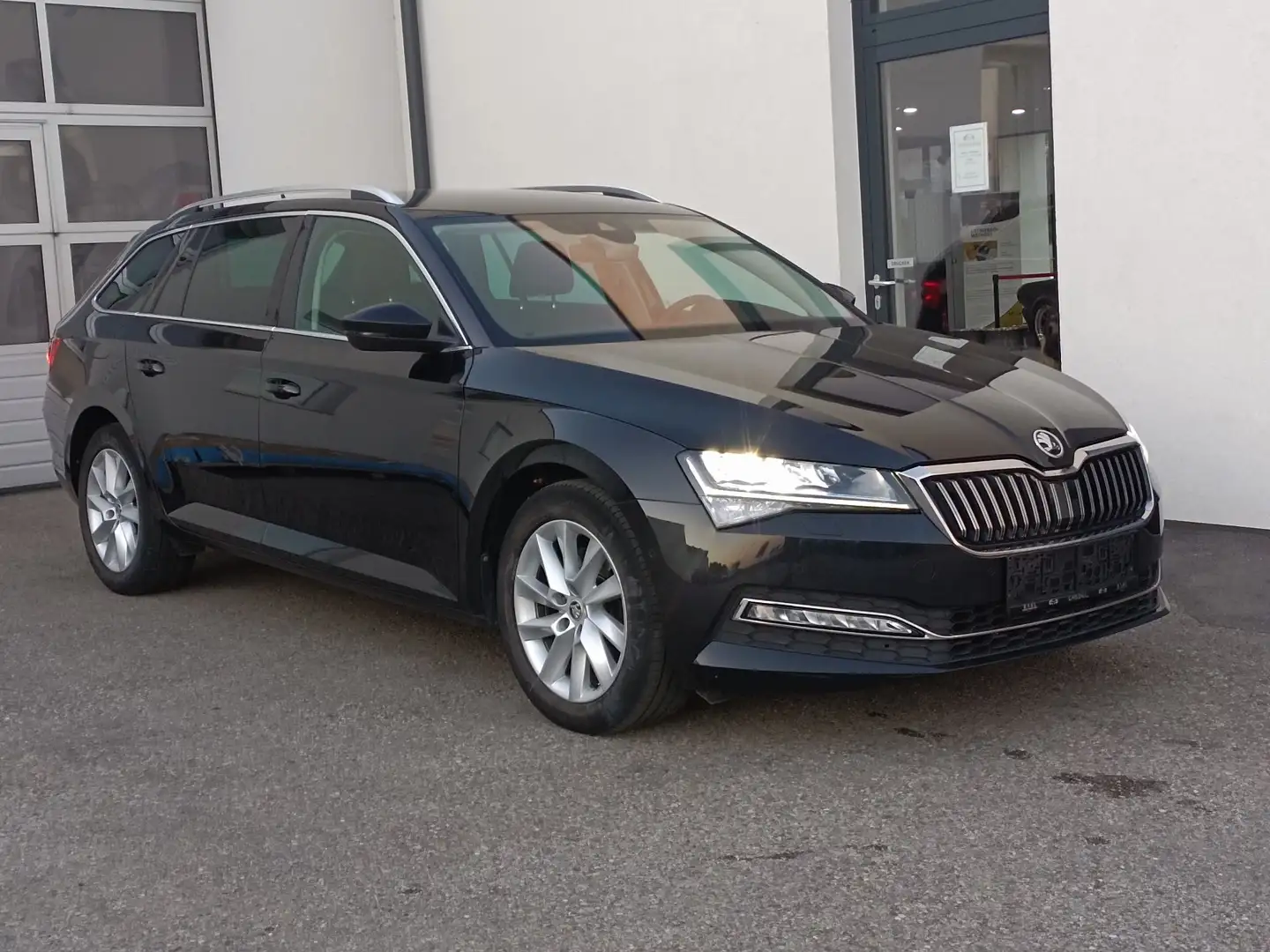 Skoda Superb Kombi 1,6 TDI Style DSG,Navi,Virtual,APP,Sitzheiz. Schwarz - 1