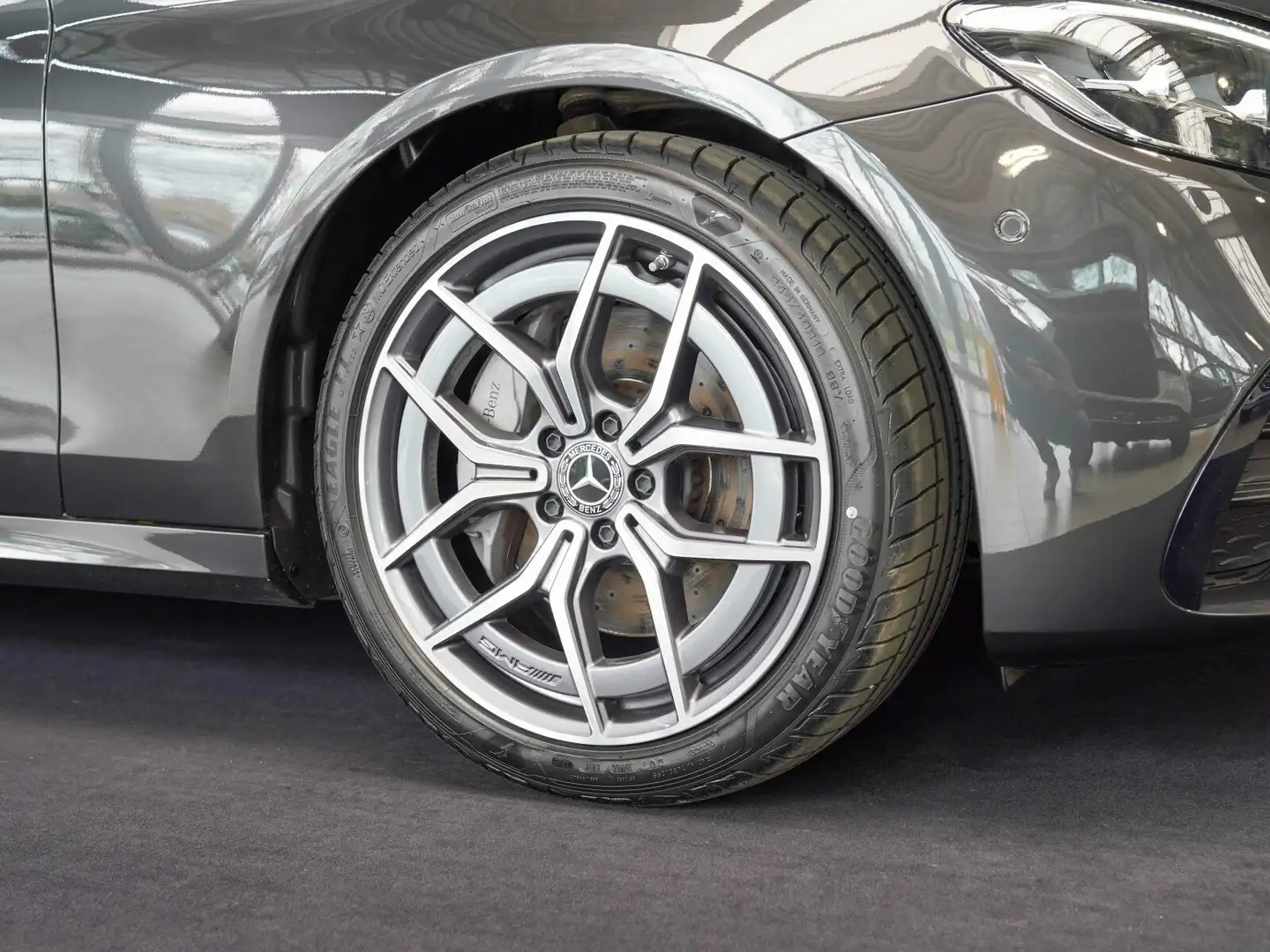 Mercedes-Benz E 220 E 220 d T AMG Line Schiebedach Totwinkel Kamera Gri - 2