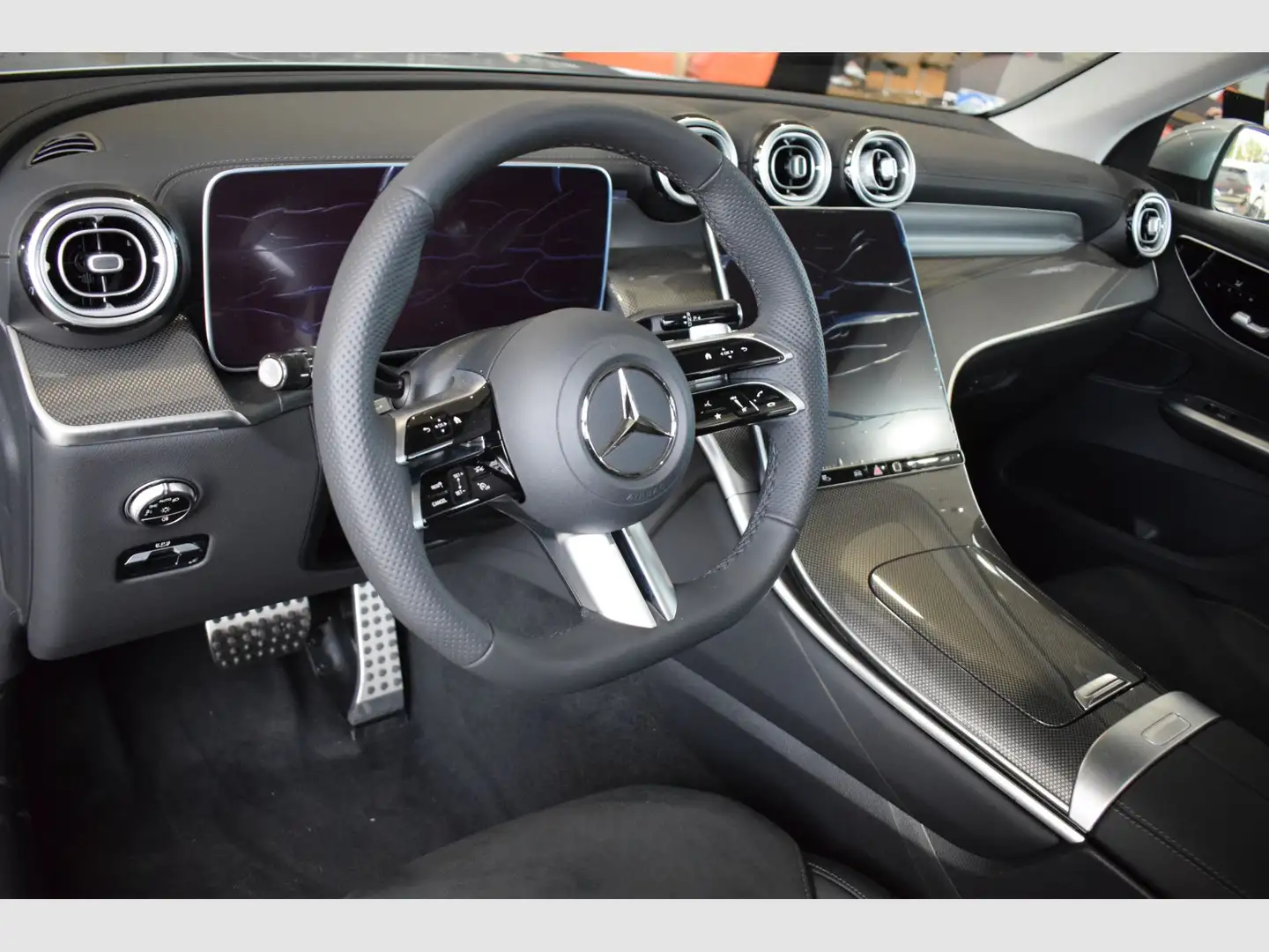 Mercedes-Benz GLC 300 e 4MATIC Plateado - 2
