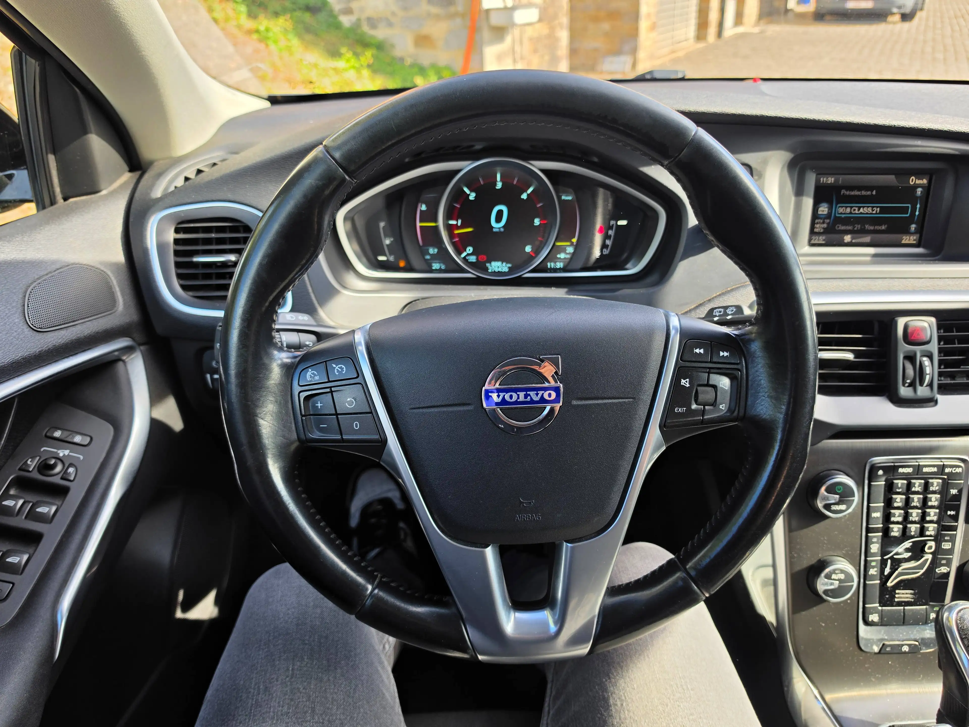 Volvo V40 Cross Country B2B*MARCHAND*5cylindres*Boite Auto*Cruise — photo 15