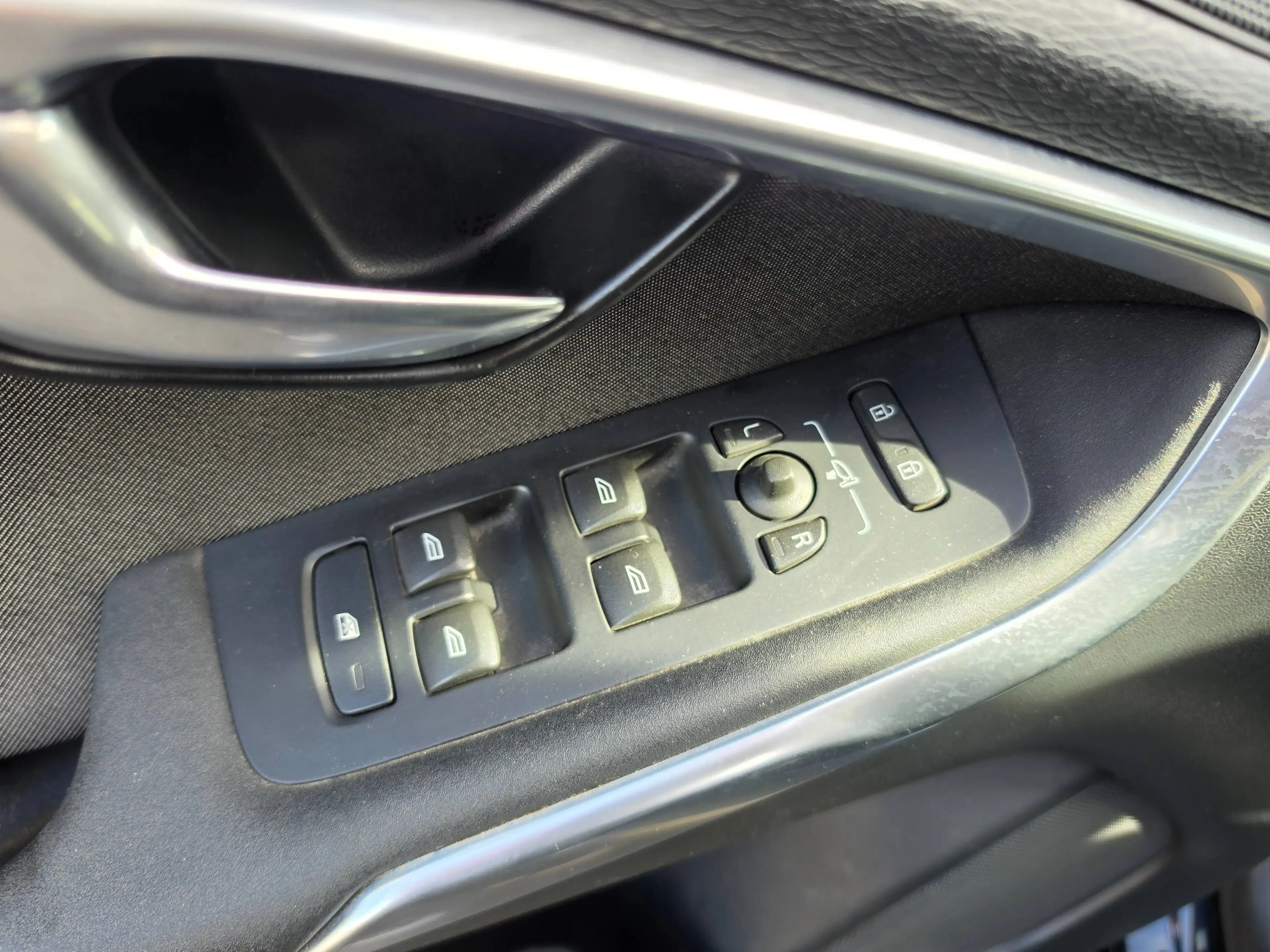 Volvo V40 Cross Country B2B*MARCHAND*5cylindres*Boite Auto*Cruise — photo 14