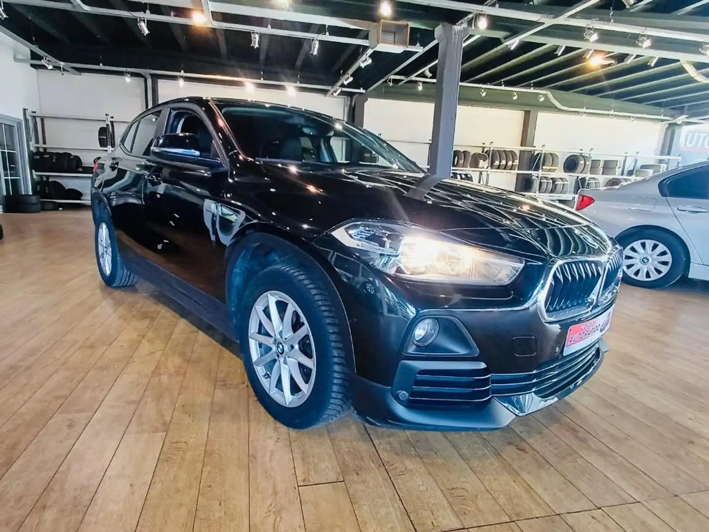 BMW X2 X2 1.5i sDrive18 OPF Zwart - 1
