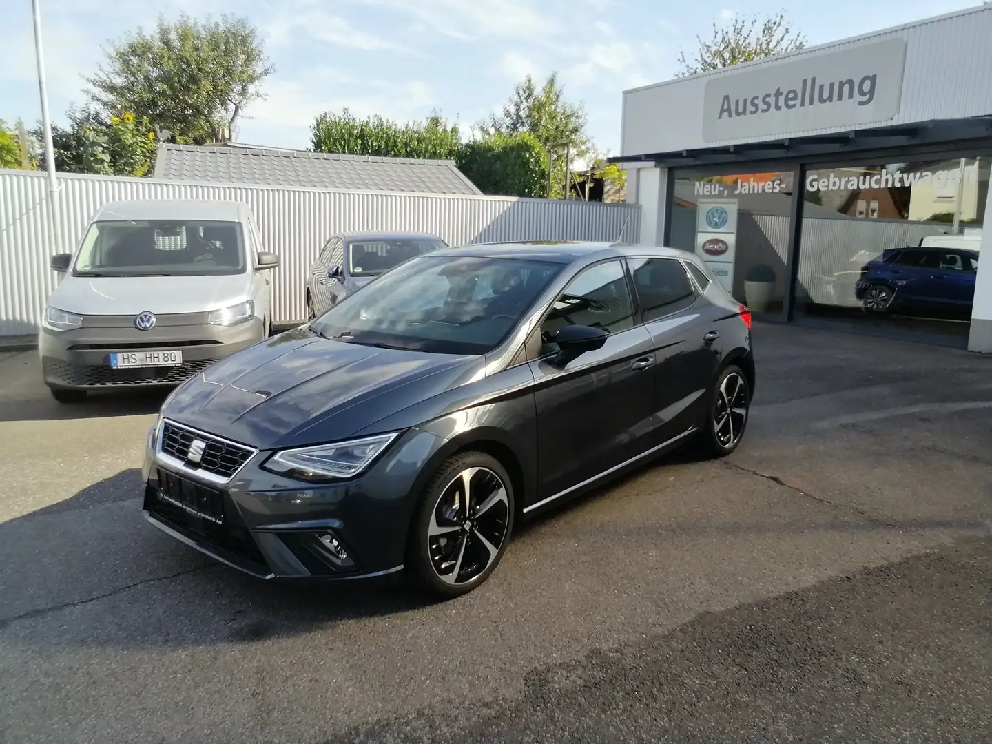 SEAT Ibiza FR 1,0 TSI DSG LED SHZ PANO NAVI KAM LMF18 Grau - 2