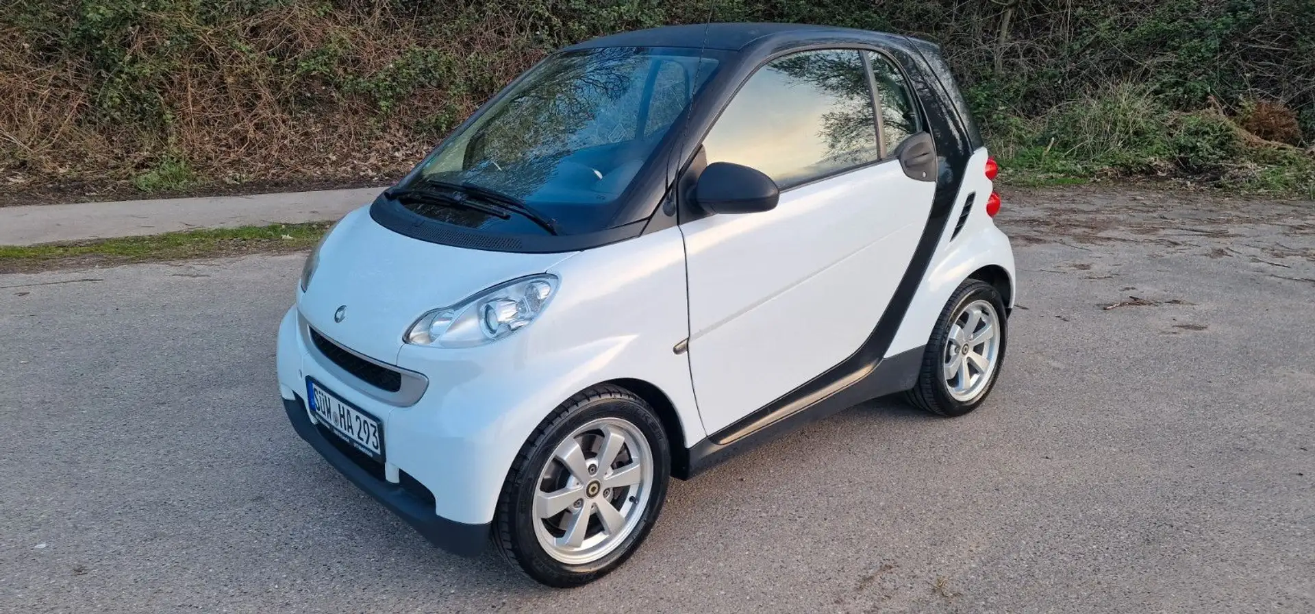 smart forTwo fortwo coupe Micro Hybrid Drive 45kW Schwarz - 1
