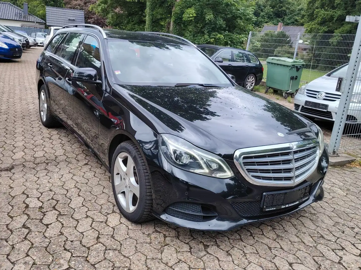 Mercedes-Benz E 300 BlueTec / Leder / Navi / Kamera / Schwarz - 2