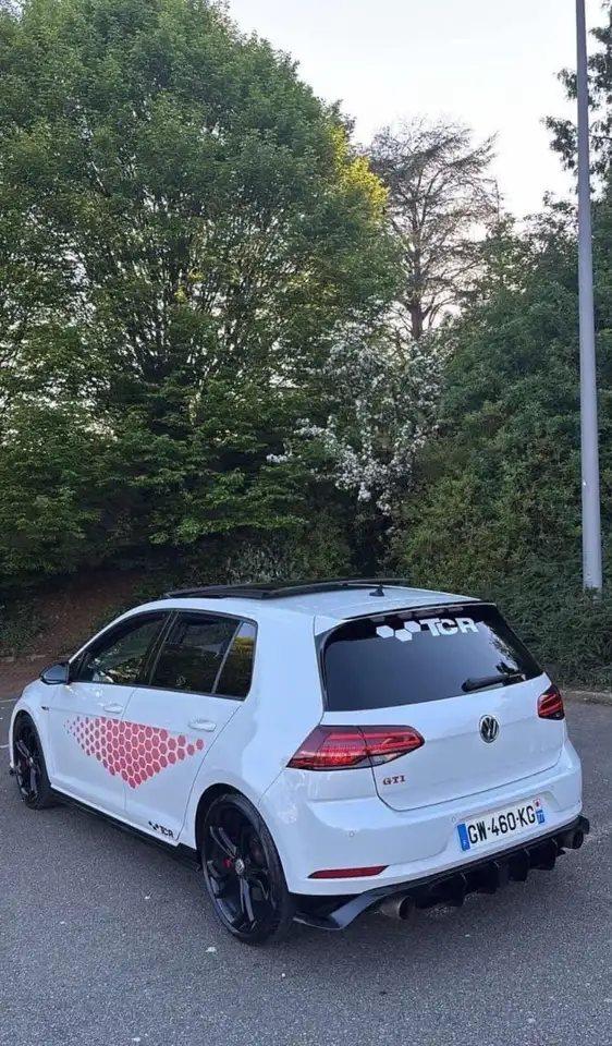 Volkswagen Golf R — photo 2