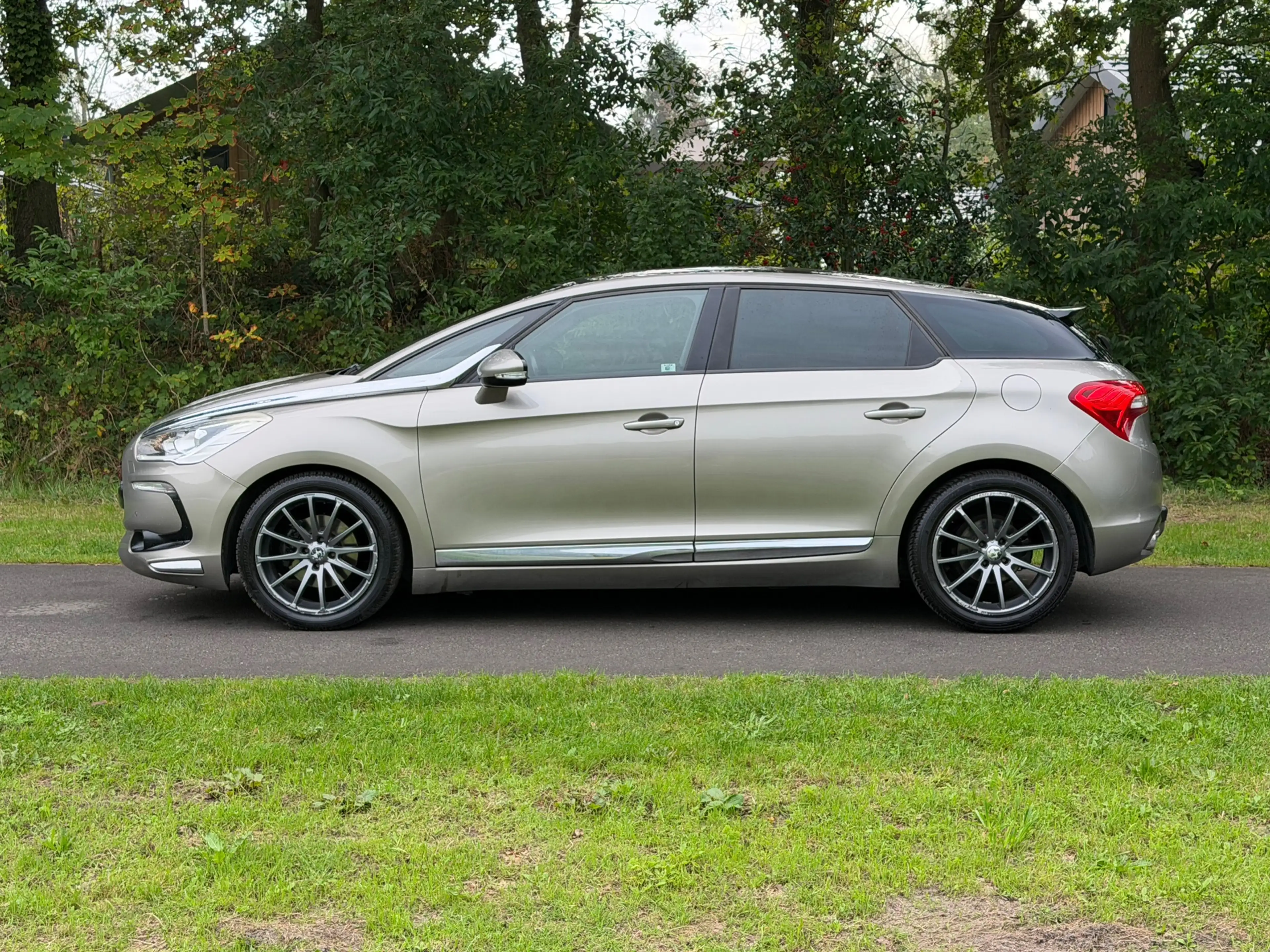 Citroen DS5 1.6 THP So Chic | Cruise control + Navi Nu € 6.950 — photo 2