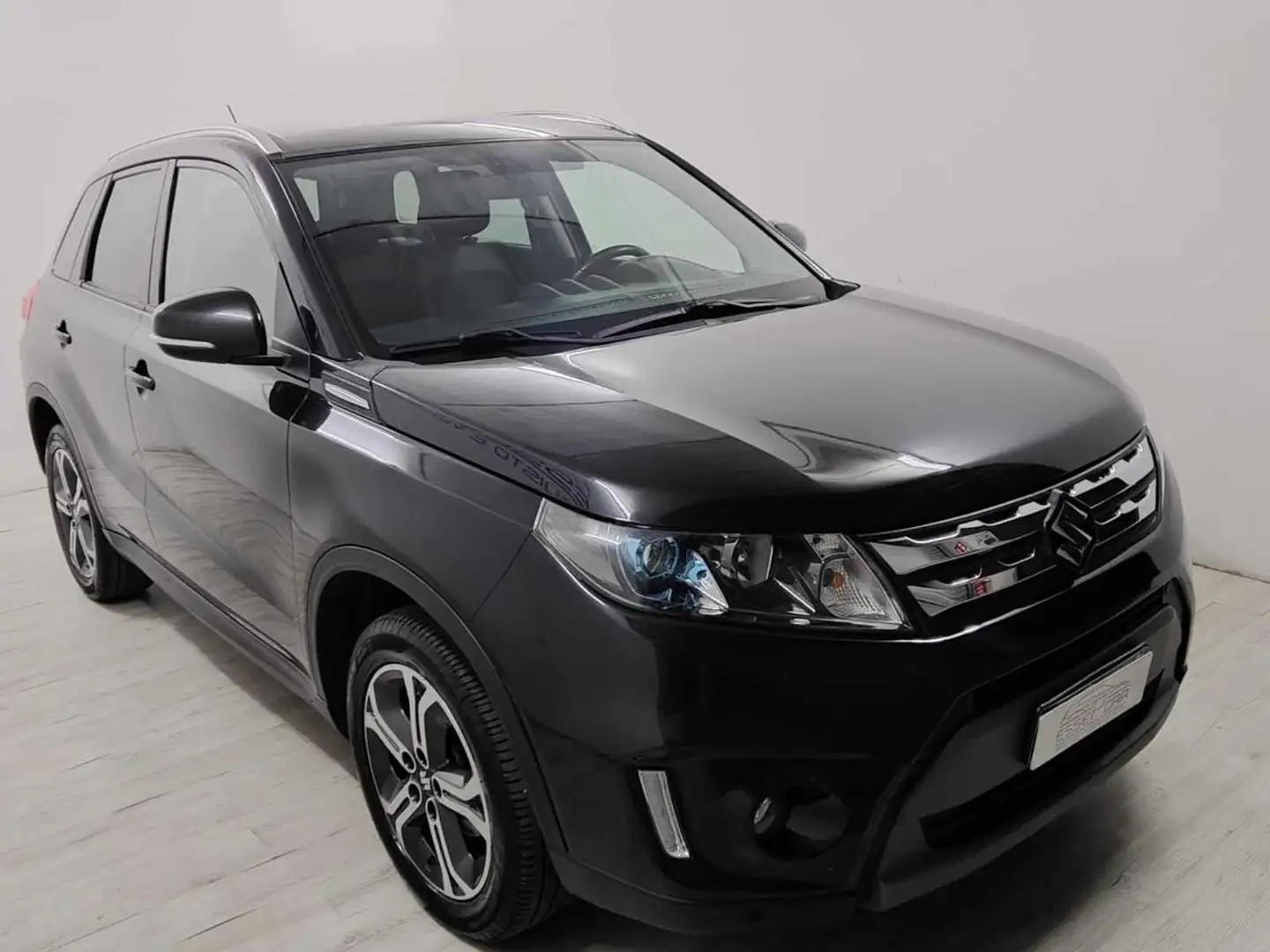 Suzuki Vitara 1.6 DDiS V-Top 4x4 Nero - 2