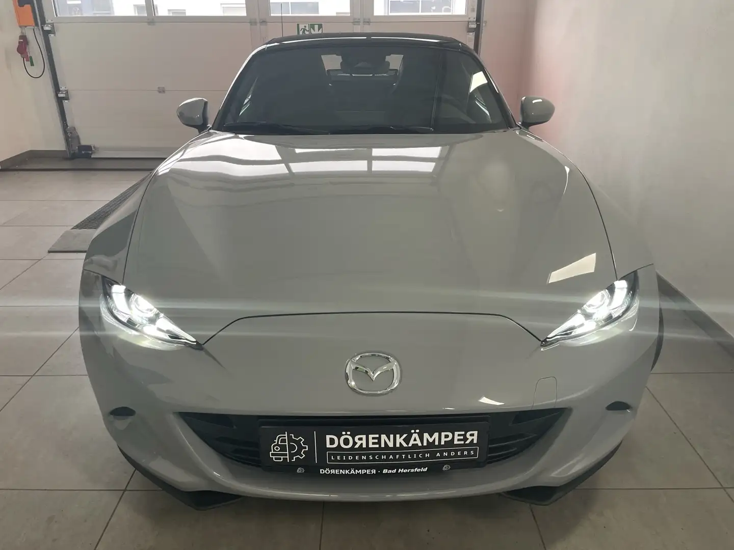 Mazda MX-5 2ST 1.5L SKYACTIV-G 132 6MT RWD Exclusive-line 202 Grau - 2