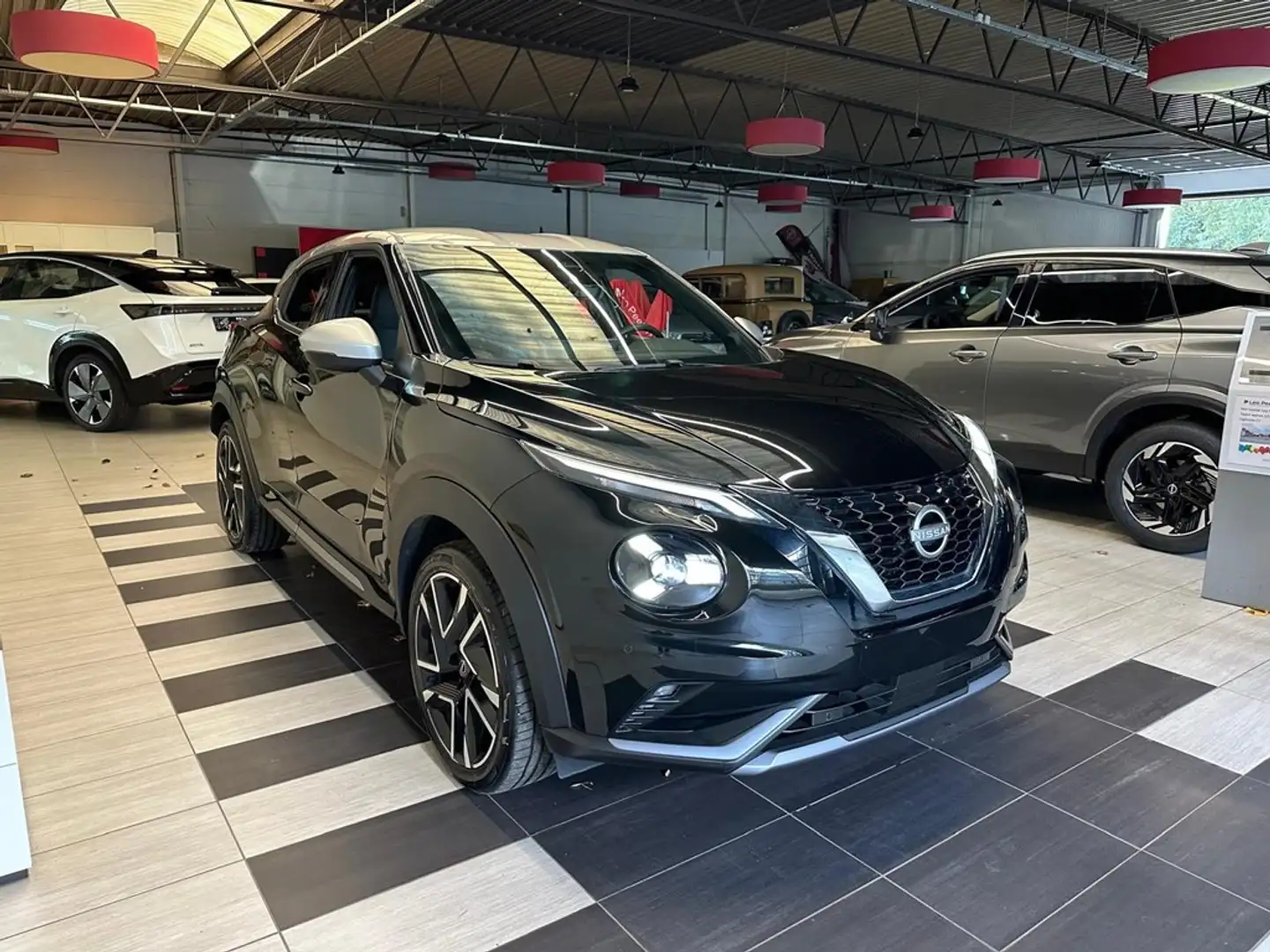Nissan Juke N-DESIGN AUTOMAAT BENZINE 1.0/CAMERA/GPS Zwart - 2