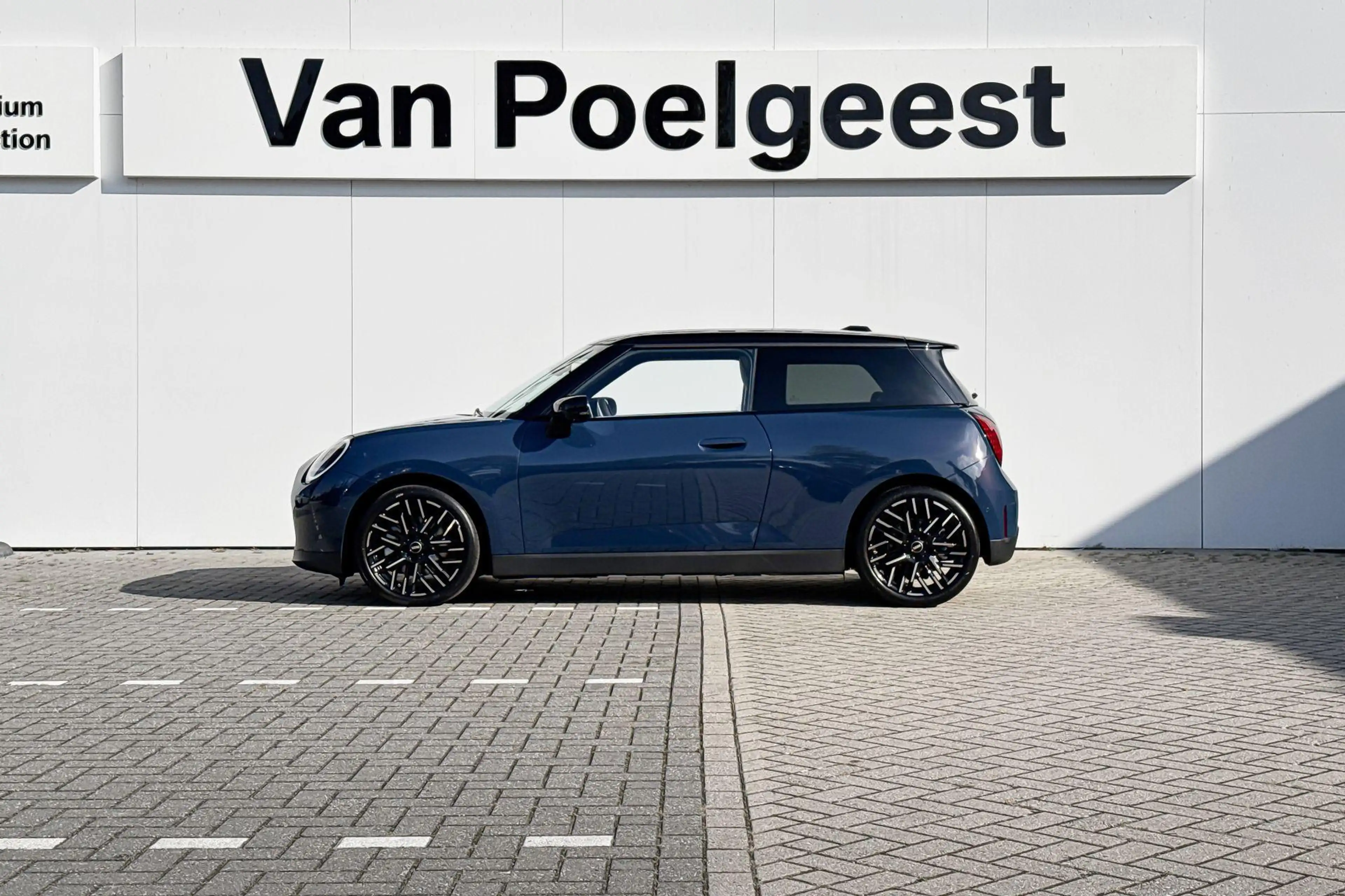 MINI Cooper E 3-deurs Electric Cooper Favoured L 40.7 kWh | 18 I — photo 2