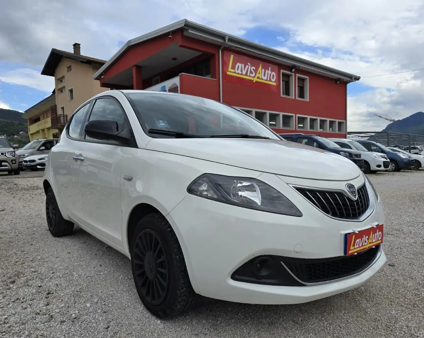 Lancia Ypsilon 1.0 FireFly 5 porte S&S Hybrid Bianco - 1