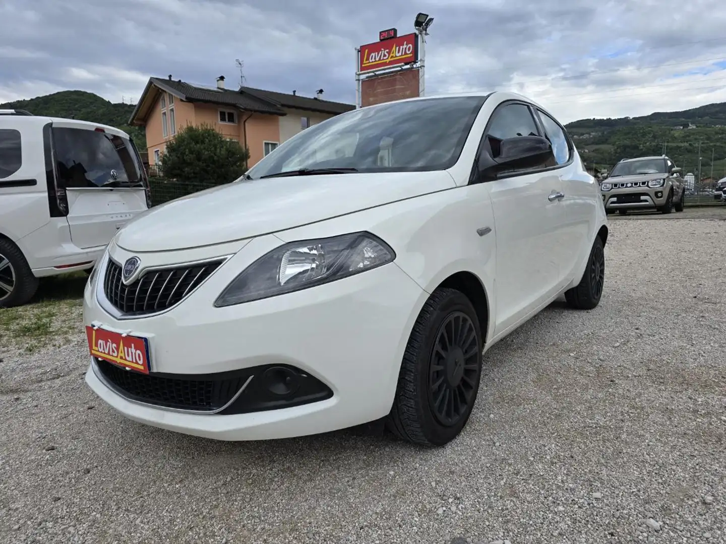 Lancia Ypsilon 1.0 FireFly 5 porte S&S Hybrid Bianco - 2