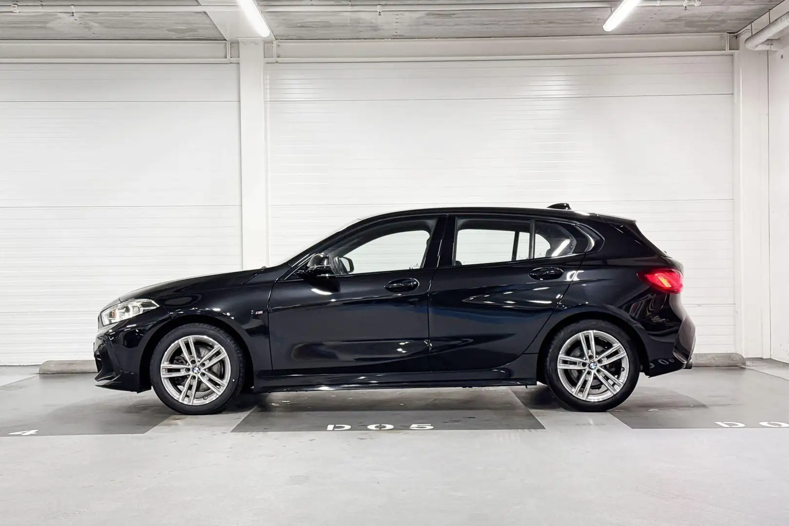 BMW 118 1 Serie 118i High Executive l M-Sport | Selections Zwart - 2