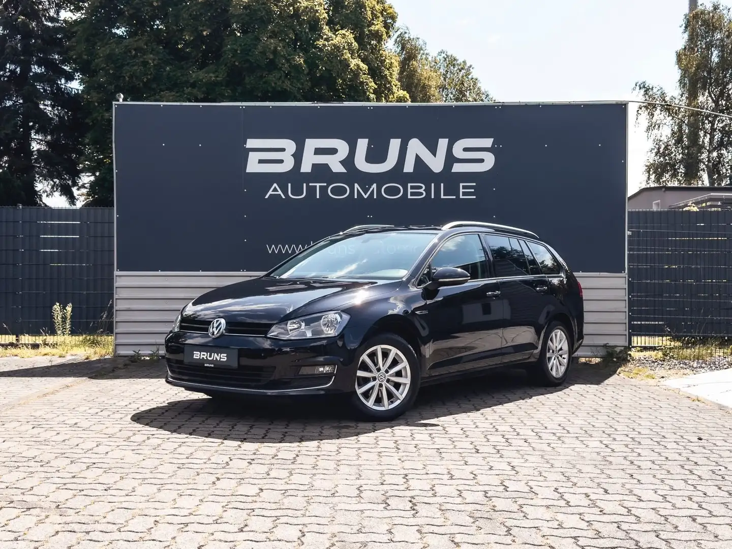 Volkswagen Golf VII Variant Lounge BMT 1.2 TSI Navi Shz Schwarz - 1