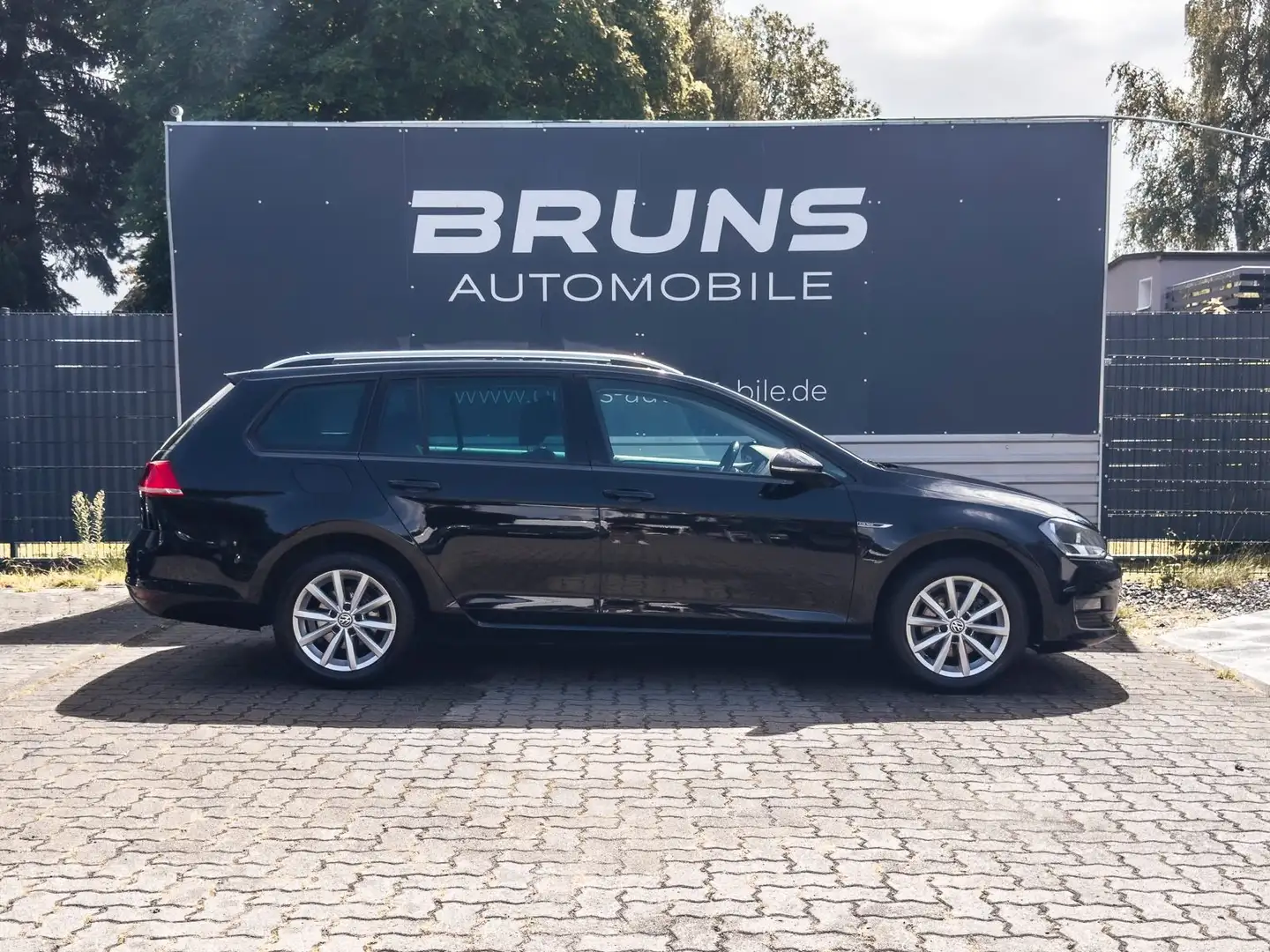 Volkswagen Golf VII Variant Lounge BMT 1.2 TSI Navi Shz Schwarz - 2