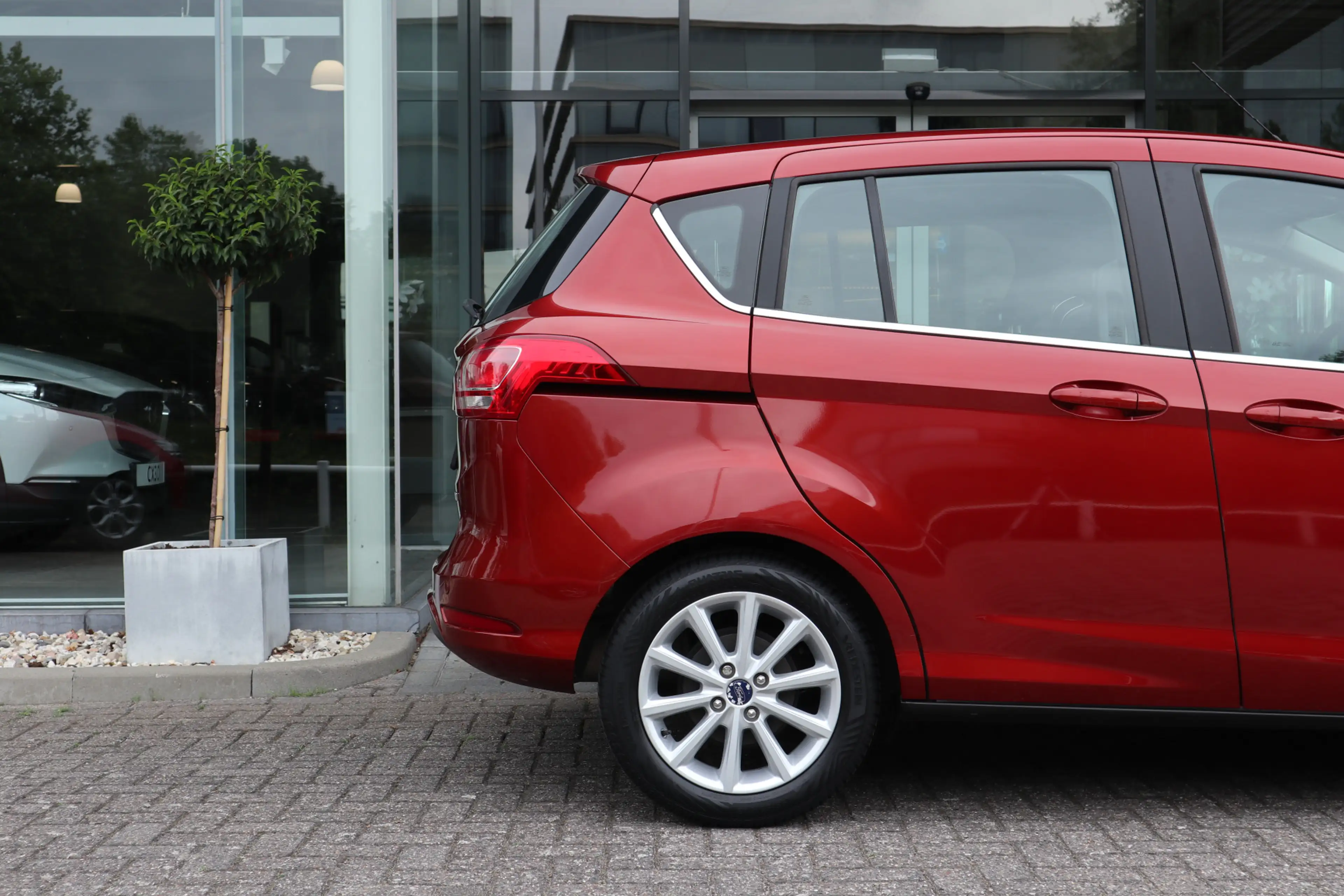 Ford B-Max 1.0 EcoBoost Titanium Navi / Camera / Clima / Crui — photo 14