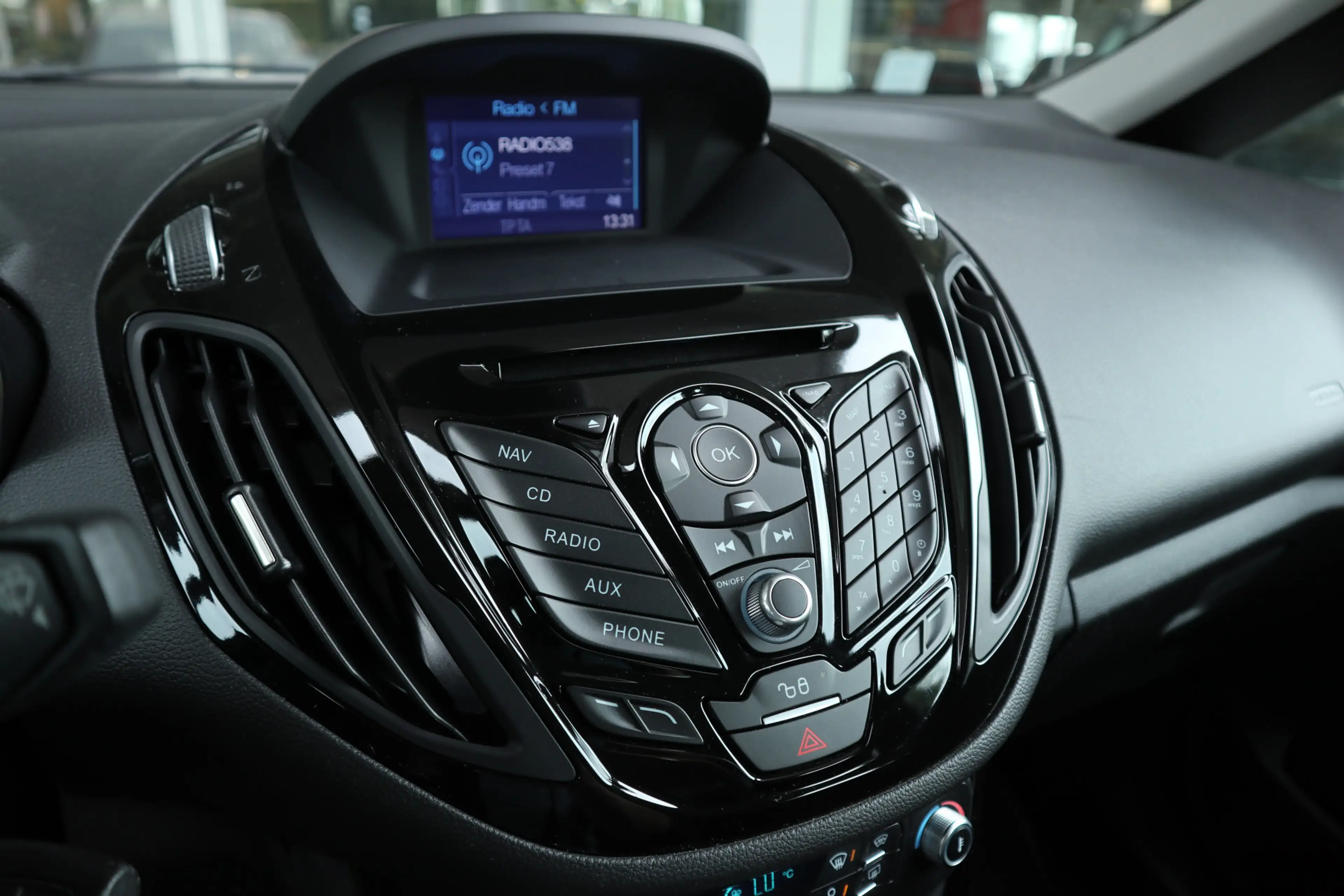 Ford B-Max 1.0 EcoBoost Titanium Navi / Camera / Clima / Crui — photo 31