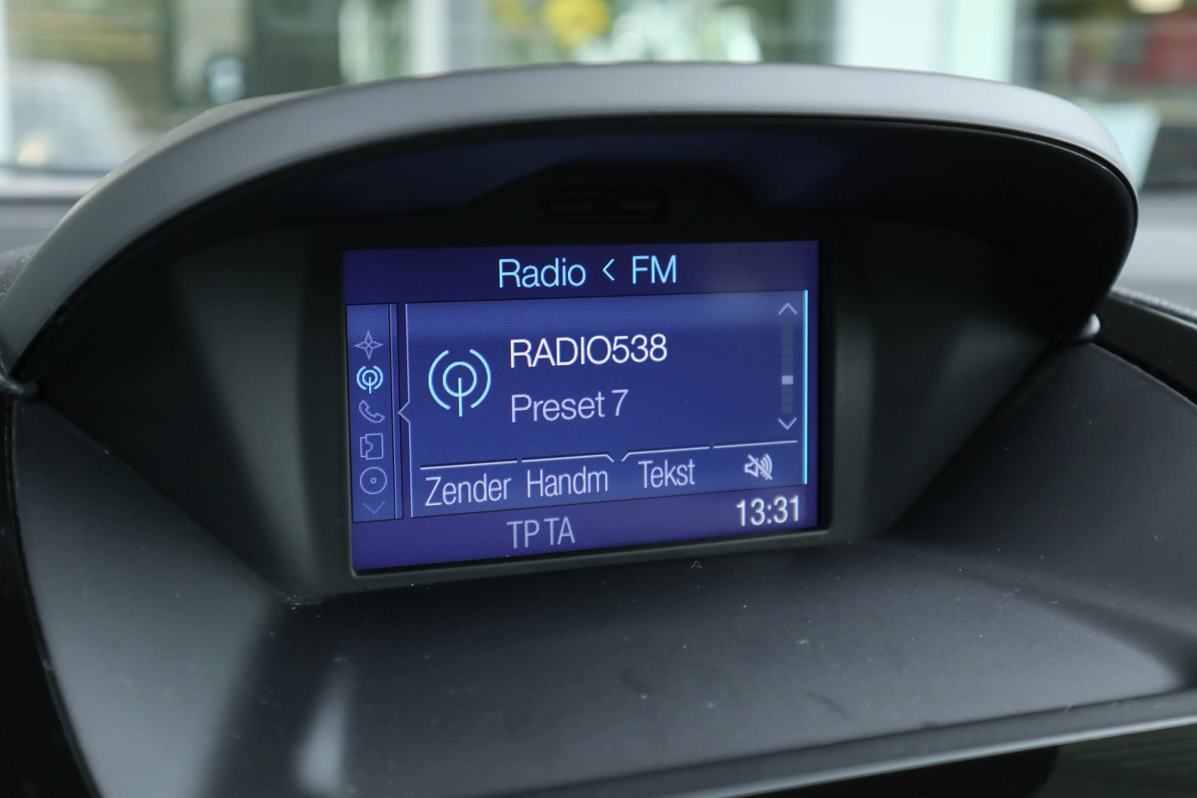 Ford B-Max 1.0 EcoBoost Titanium Navi / Camera / Clima / Crui — photo 32