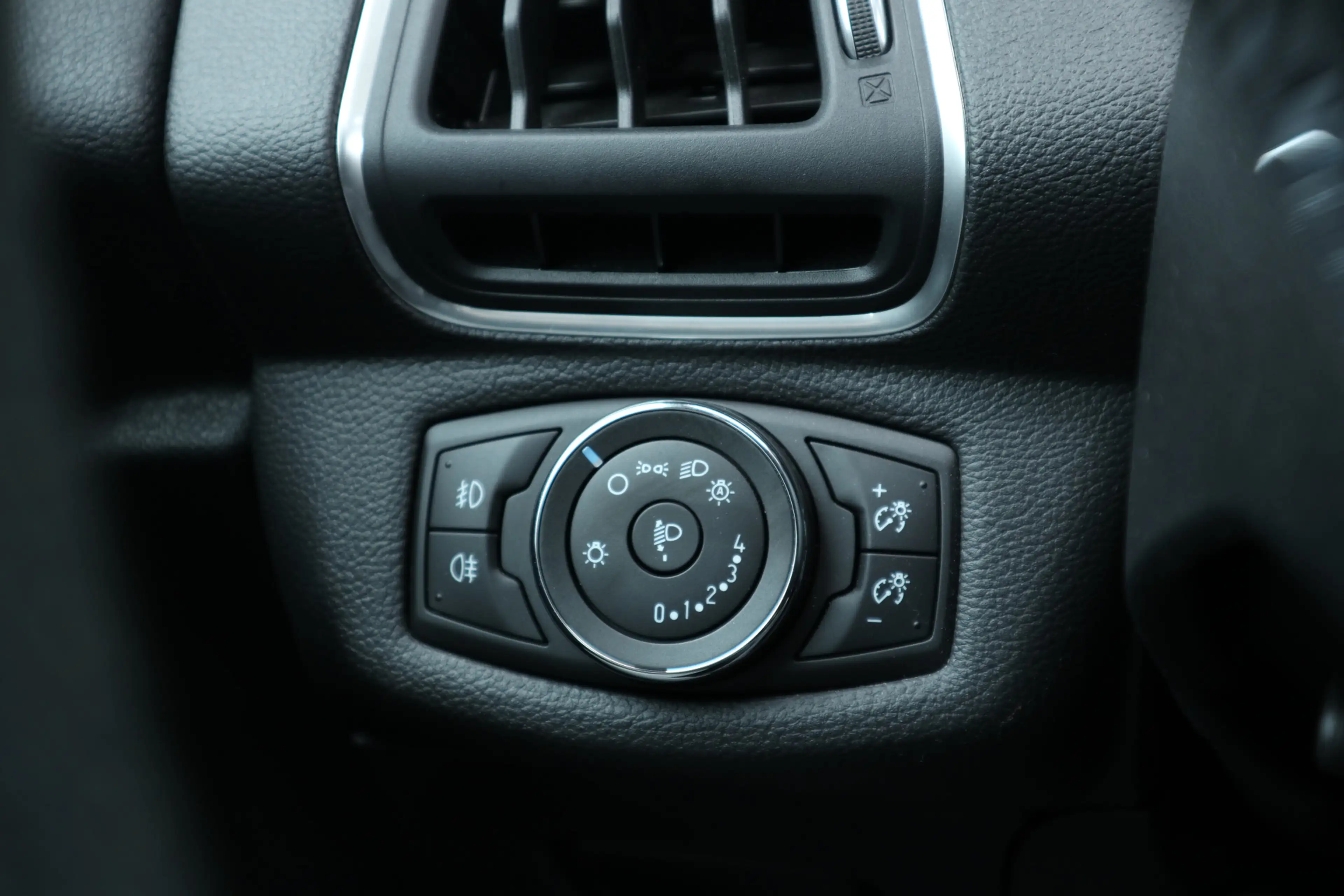 Ford B-Max 1.0 EcoBoost Titanium Navi / Camera / Clima / Crui — photo 29